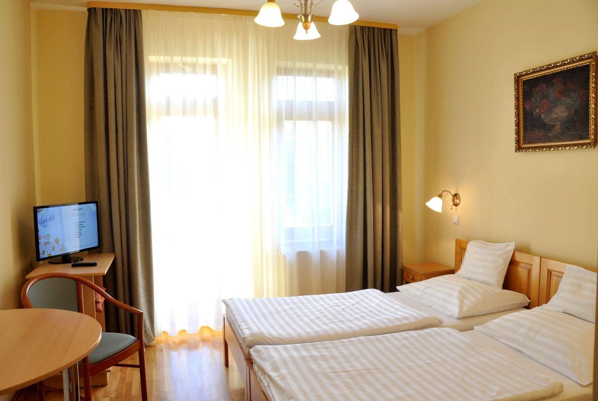 Ametiszt Hotel Harkány Extérieur photo